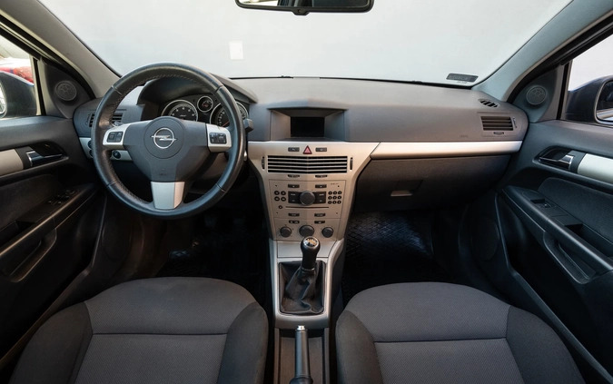 Opel Astra cena 9999 przebieg: 263528, rok produkcji 2007 z Gołańcz małe 154